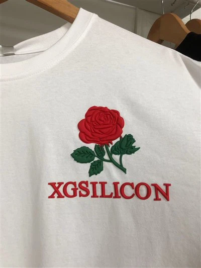 Silikonski logotip na odjeći